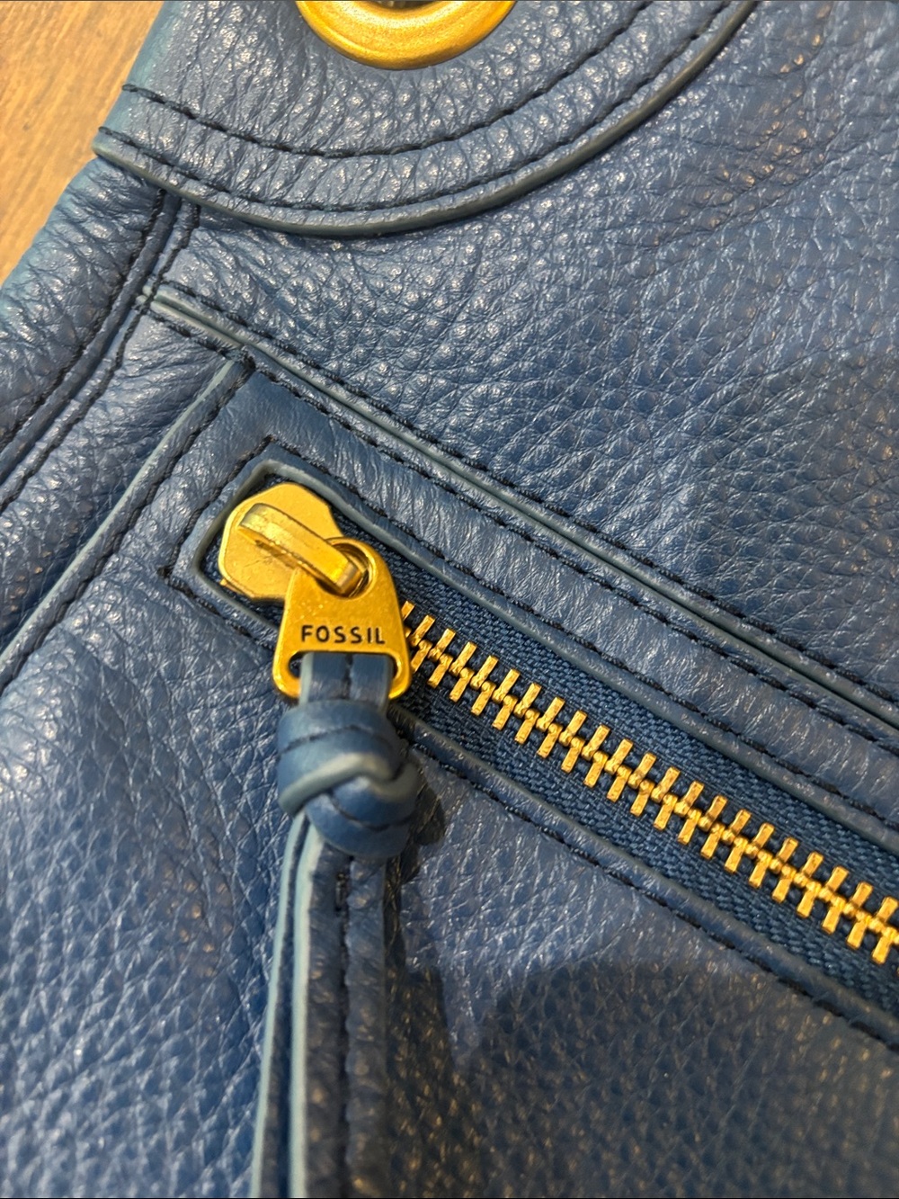 Fossil Blue Pebbled Leather Zippered Shoulder Bag Gold Hardware - Picture 8 of 13